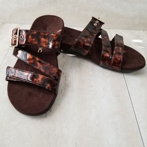 vionic thong sandals mona